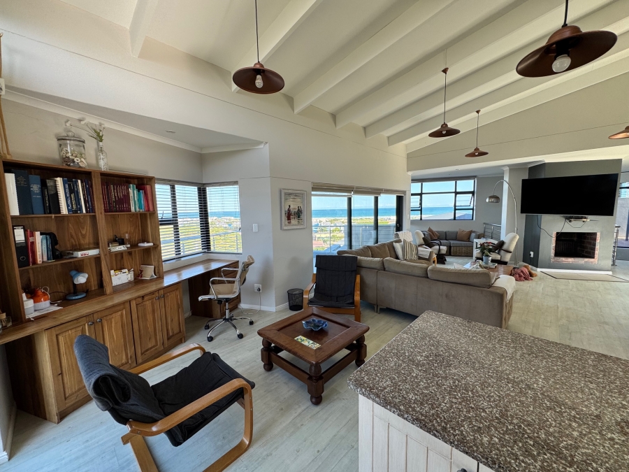 To Let 3 Bedroom Property for Rent in Stilbaai Oos Western Cape